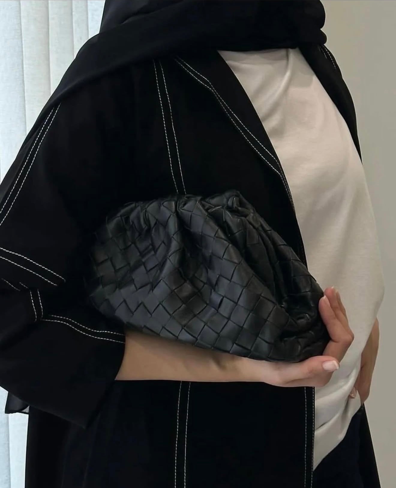 This Abayah lamy is specially designed, combining elegance, comfort, and premium quality. It is made from soft, lightweight fabric that provides a comfortable feel when worn—day and nig