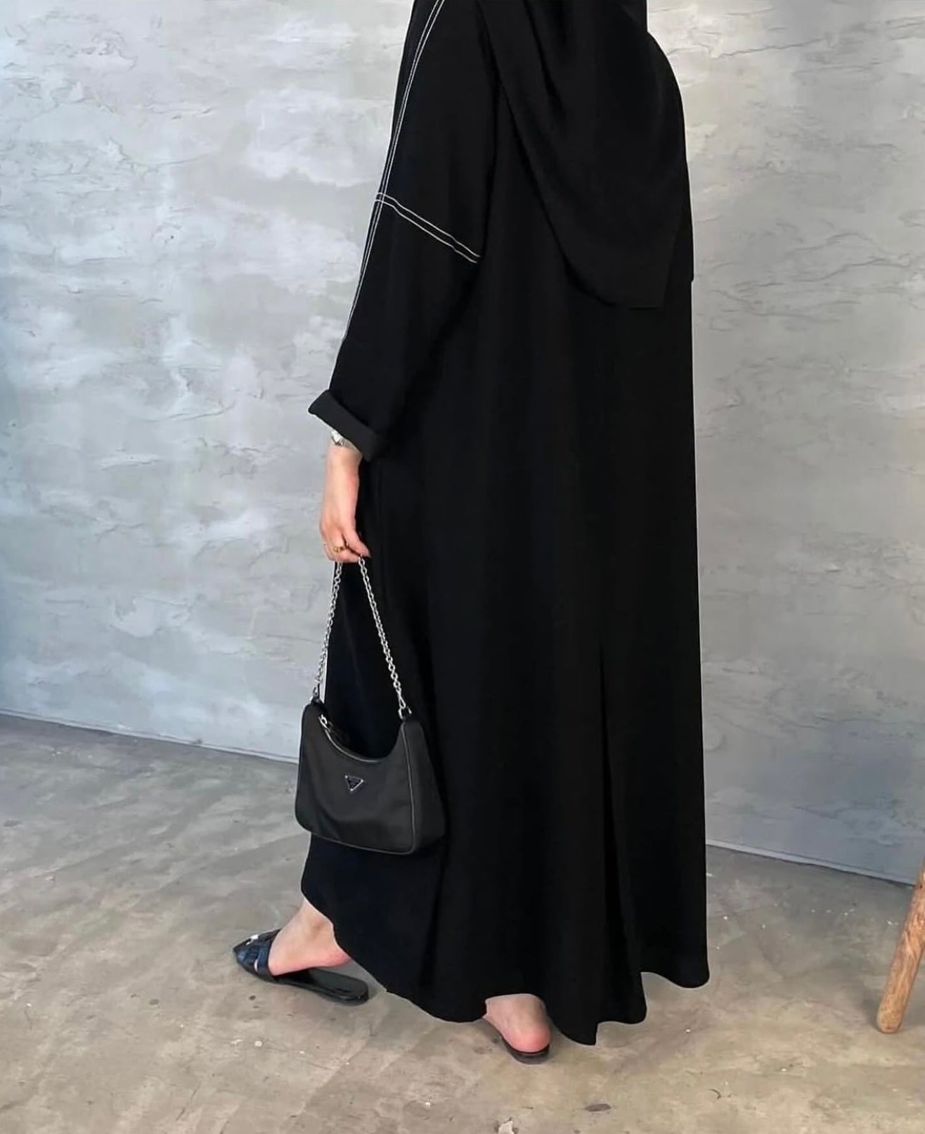 This Abayah lamy is specially designed, combining elegance, comfort, and premium quality. It is made from soft, lightweight fabric that provides a comfortable feel when worn—day and nig