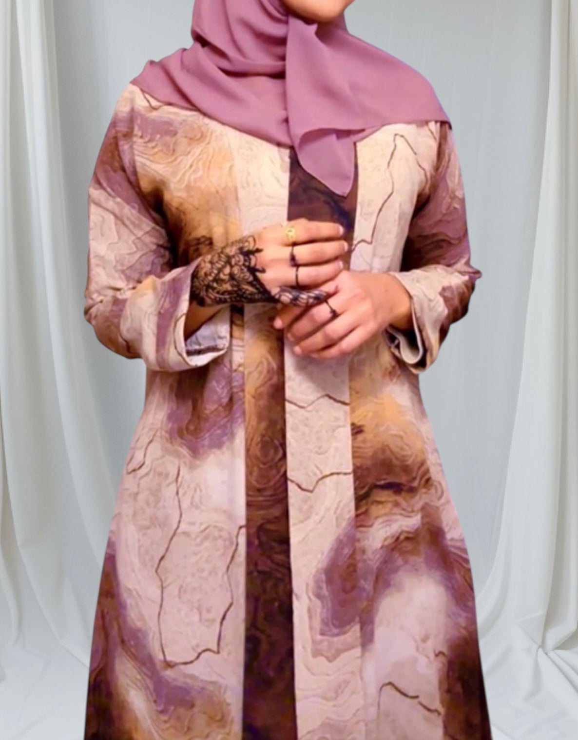 2026 Earthy elegance meets effortless flow—our Luna Abaya features a mesmerizing terrain-inspired print, paired with a matching scarf for a seamless look.